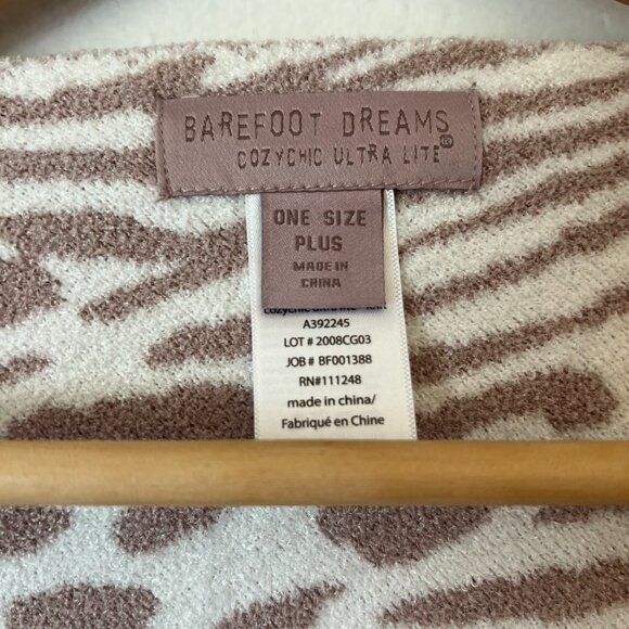 Barefoot Dreams Cozy Ultralite Poncho - Picture 5 of 6